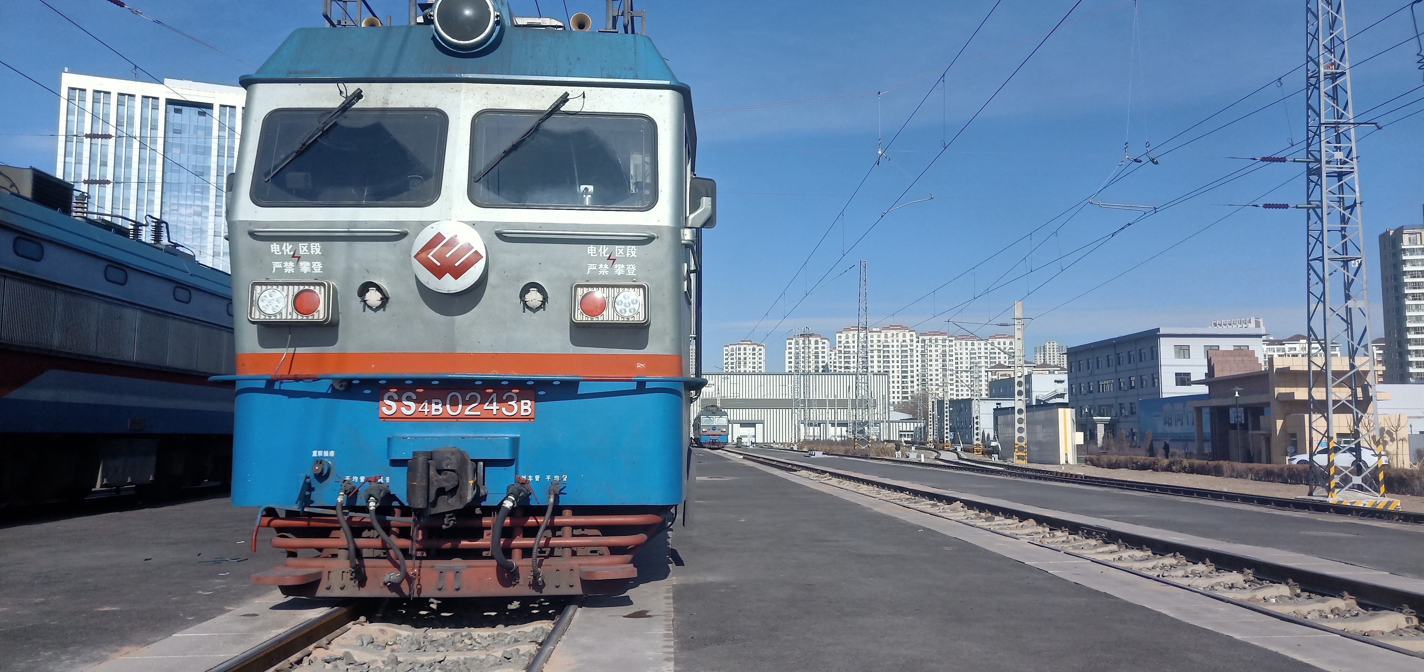  p> b>韶山4b型电力机车 /b>(ss4b),是 a target="_blank" href="