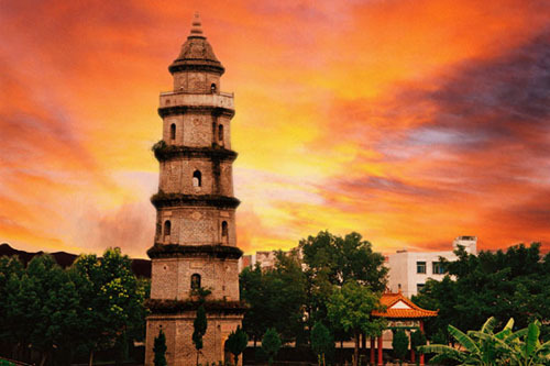  p>河婆古塔位于揭西县 a target="_blank" href="/item/河婆镇