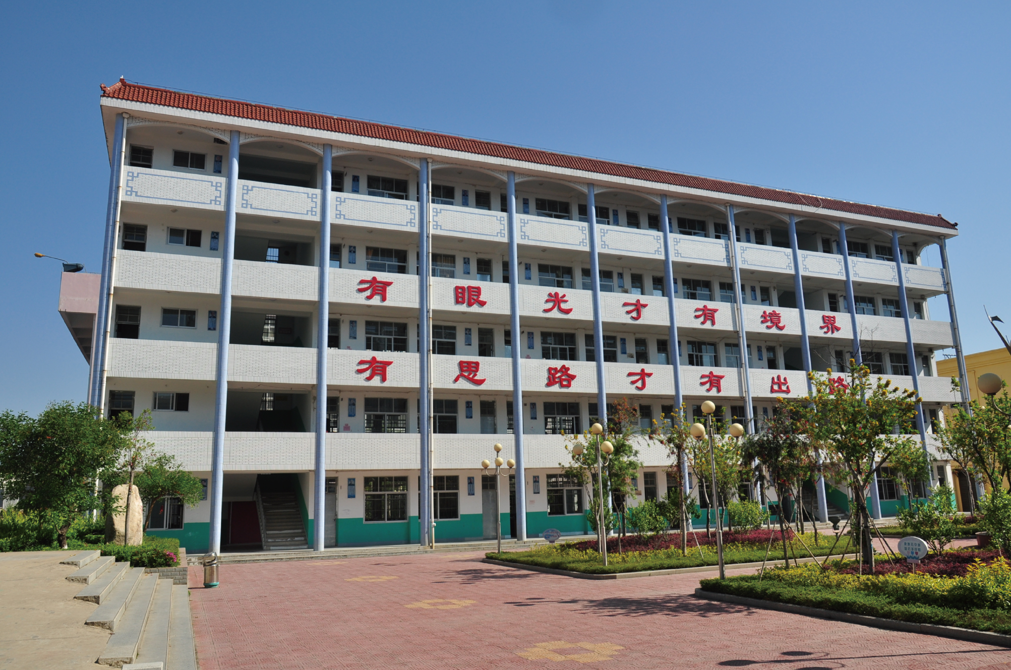  p>福建省仙游县华侨中学简称"仙游侨中",是隶属于仙游县教育局的