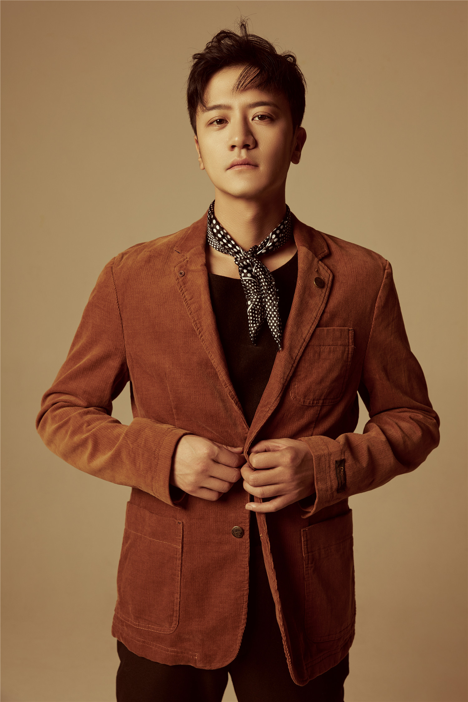  p>白一弘,原名白博,1985年4月1日出生于黑龙江省哈尔滨市,中国内地