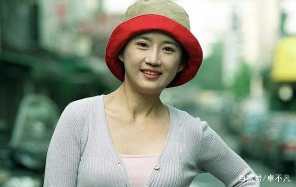 还记得《绝代双骄》里的她吗？当年削发为尼，如今40岁销声匿影_百科TA说
