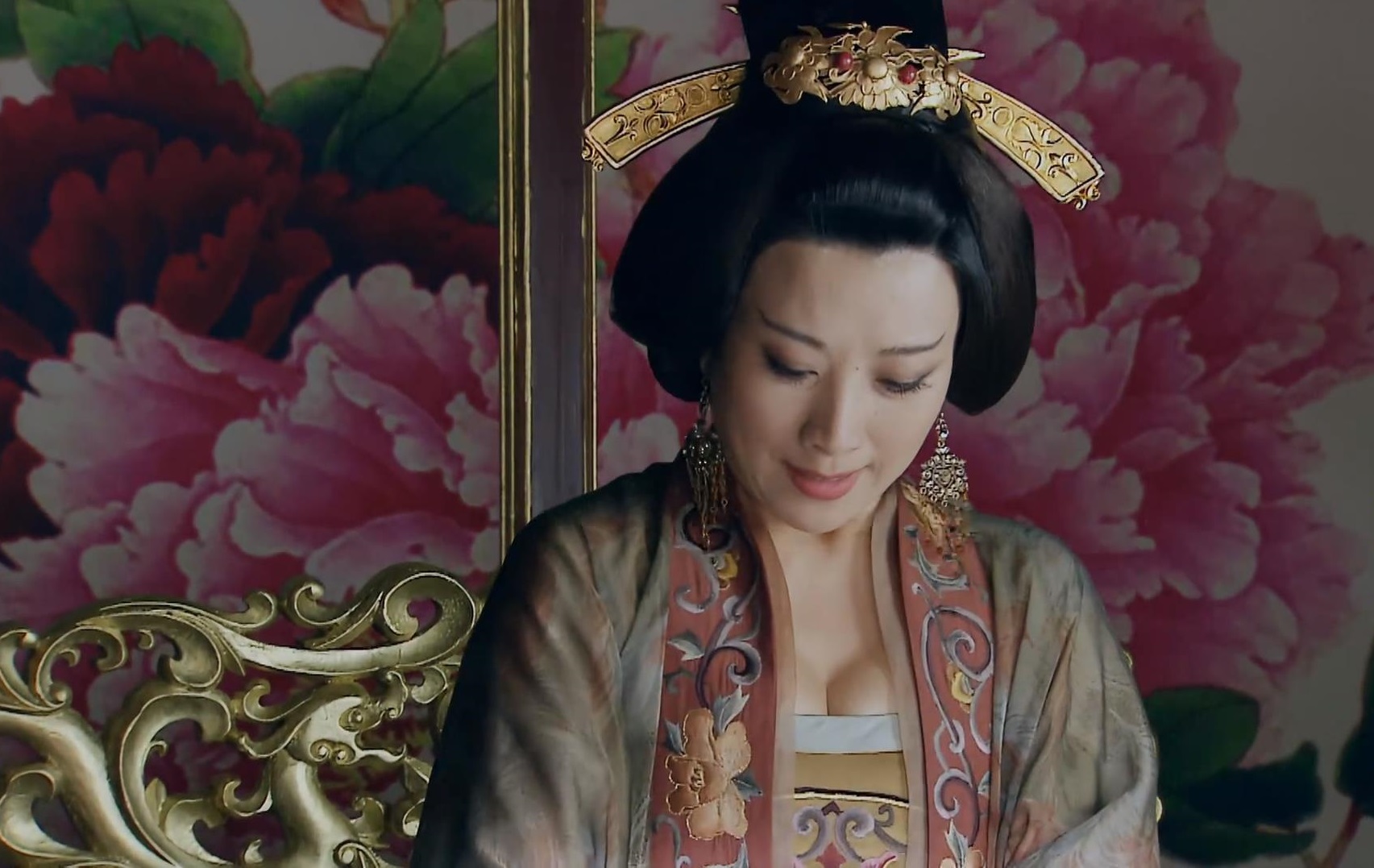  p>白骨姣是魏仁宗皇帝蒙德华的皇后,白骨姣原名蒙美娇,出自大魏皇族