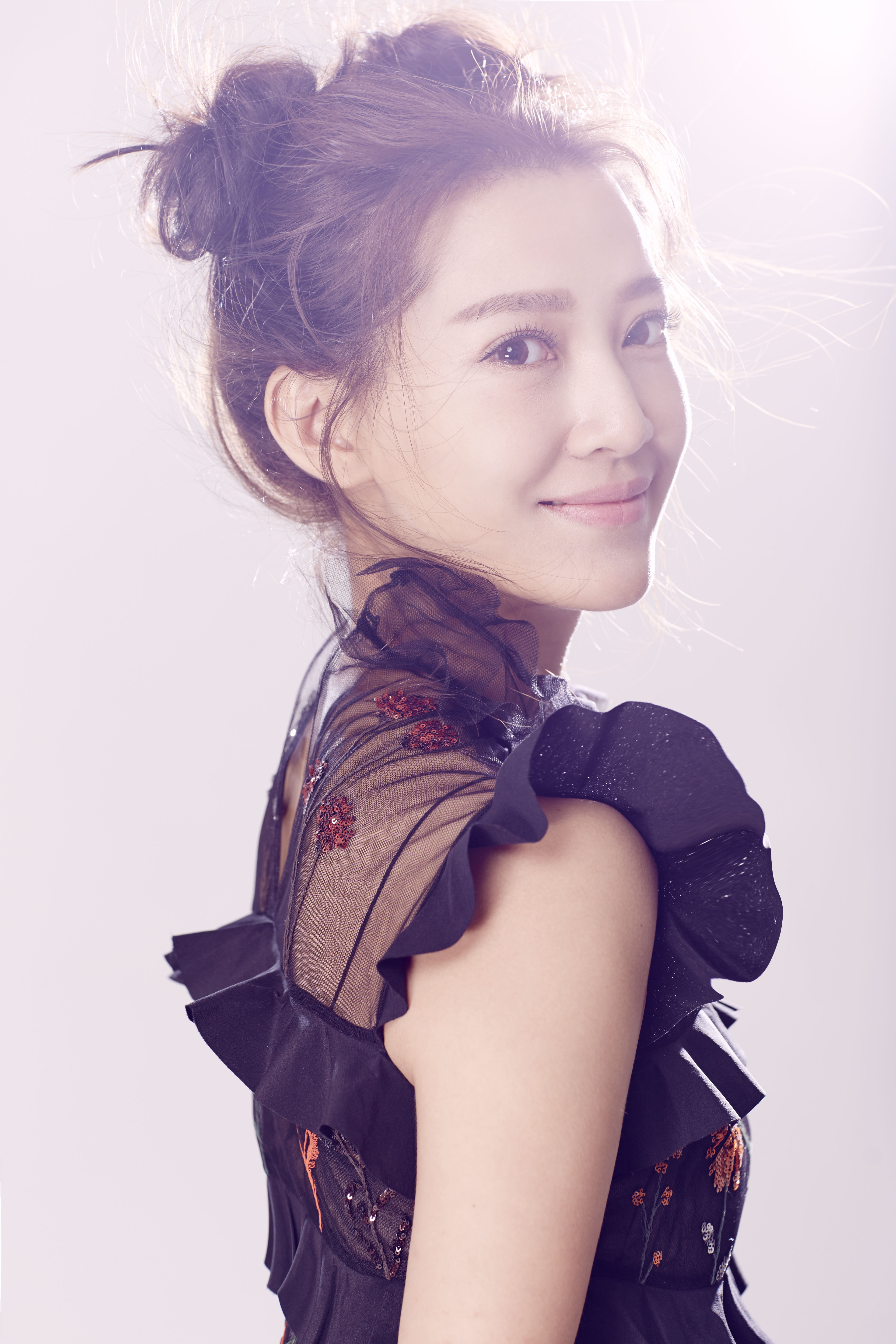  p>秦子越,1987年9月13日出生于辽宁省抚顺市,毕业于 a target="