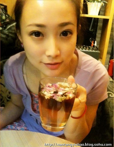  p>郝洛钒,1987年10月14日出生于陕西西安,中国内地女演员,毕业于 a