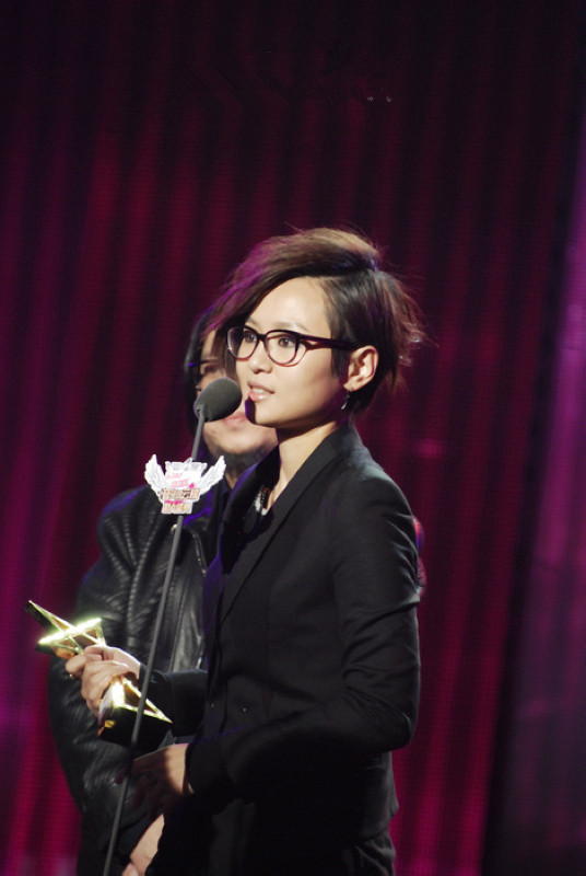  p>周笔畅,1985年7月26日出生于湖南省长沙市,华语流行乐女歌手,词曲