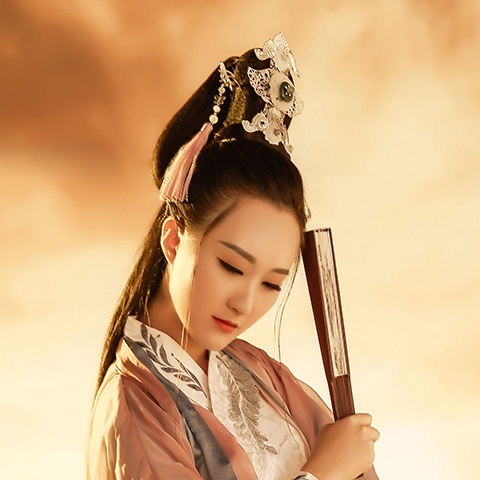  p data-id="gnz3ddj35n">童欣,女歌手.从5岁起开始在歌台上客串演唱.