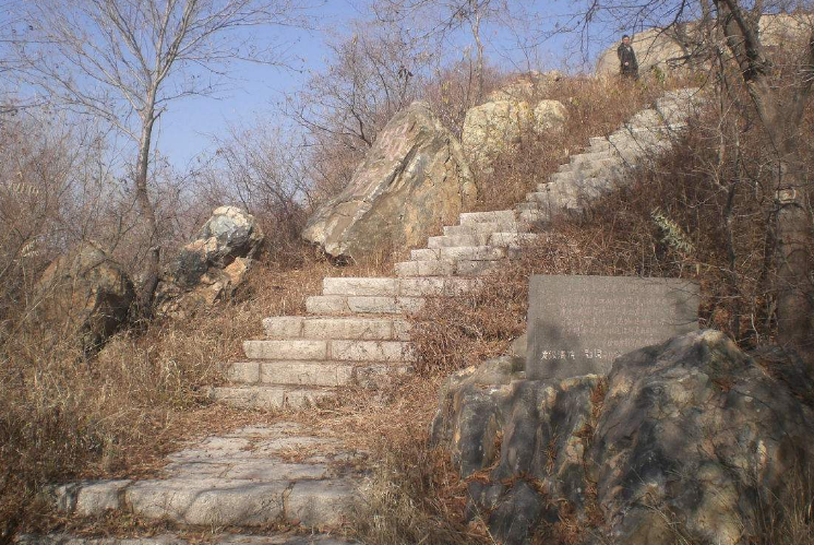 辽宁陨石山国家森林公园