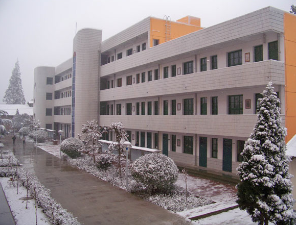  p>西城高级中学原名石羊庙高中,前身是 a target="_blank" href="
