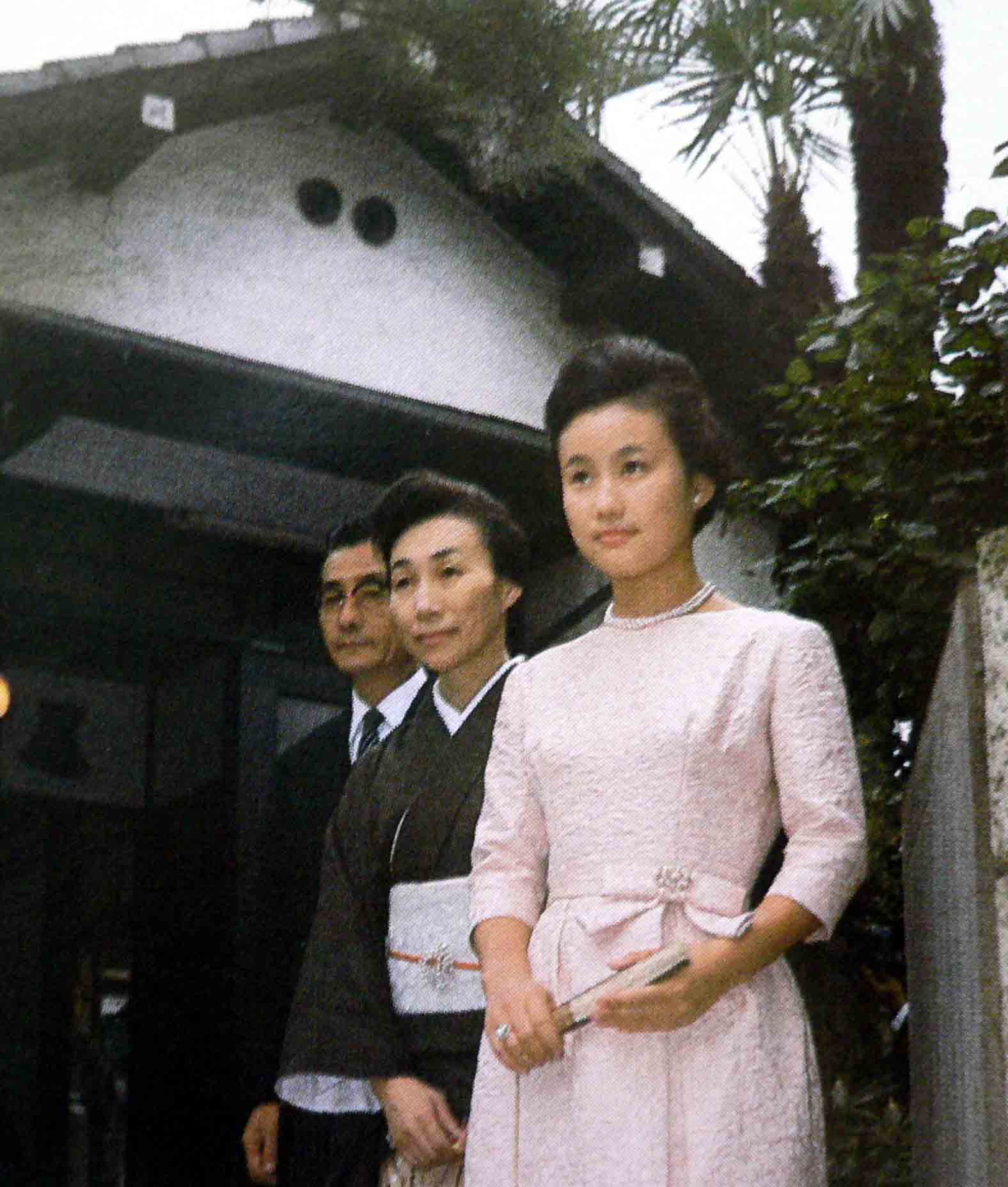  p>正仁亲王妃华子,1940年7月19日出生,旧名津轻华子,现今 a target="