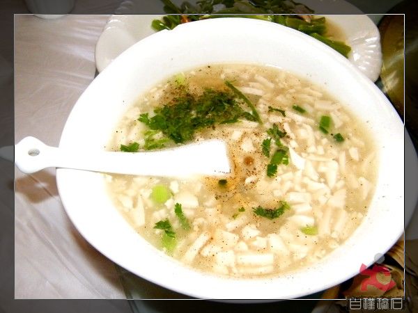 淮扬菜十大名菜有白袍虾仁三套鸭蟹粉狮子头松鼠鳜鱼松仁玉米平桥豆腐