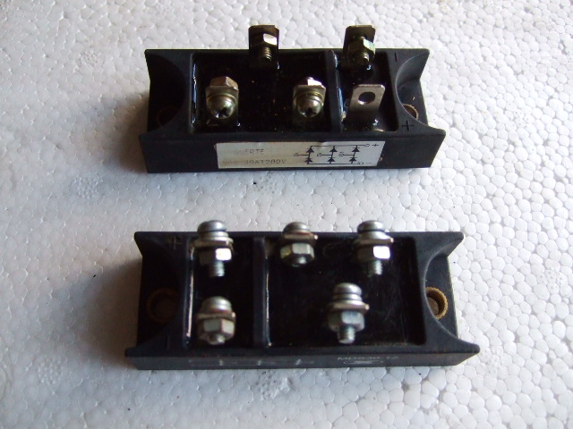  p>三相整流桥是将数个 a target="_blank" href="/item/整流管