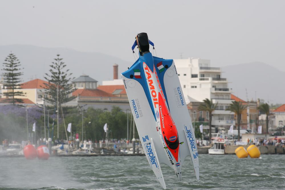  p>f1 摩托艇是一种专用于体育竞赛的高速快艇,它以汽油机,柴油机或 a