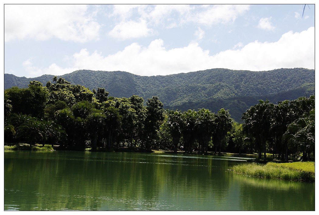  p data-id="gnx15sz65m">梦幻湖是位于中国台湾省台北市北投区的一个