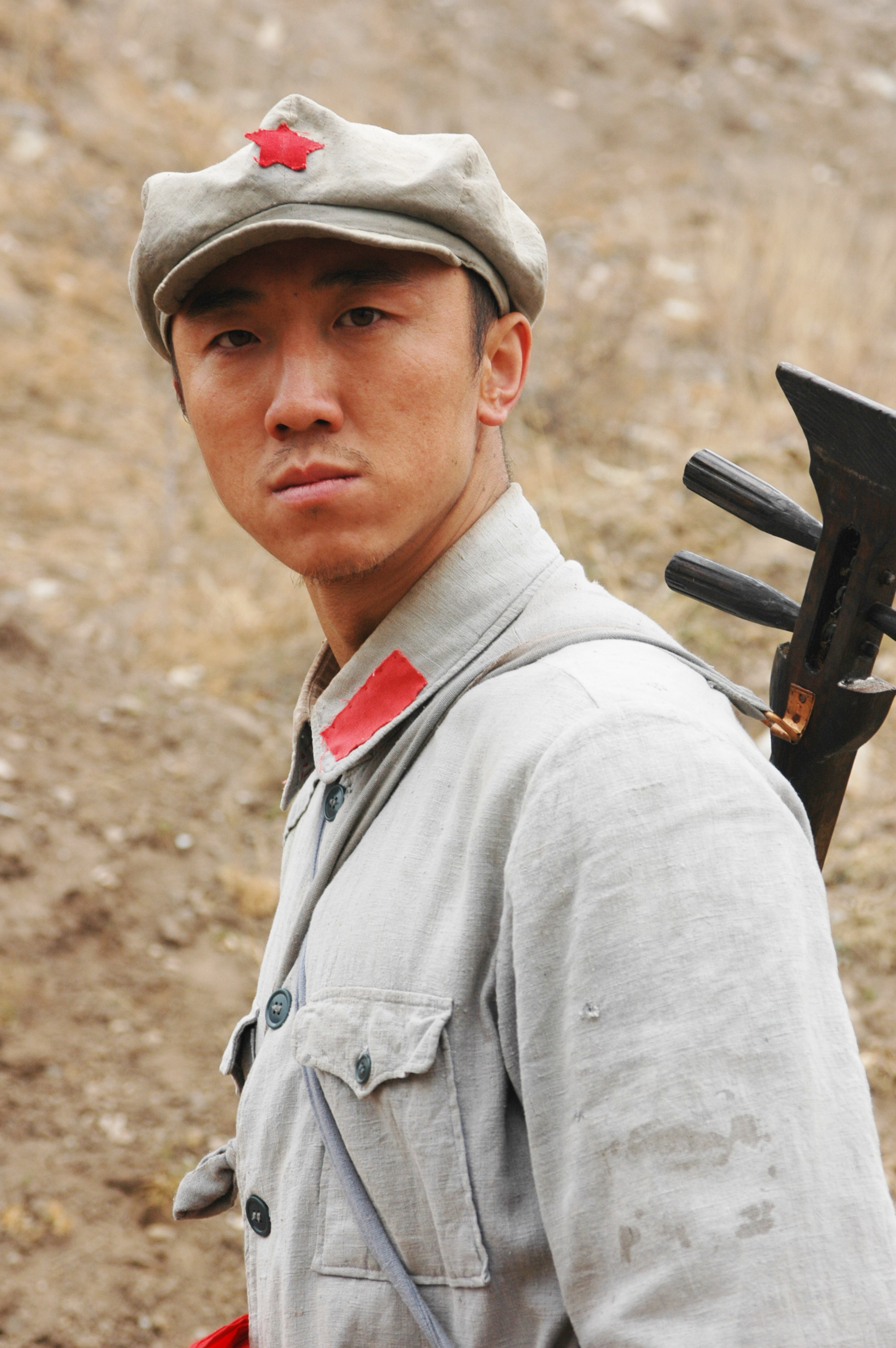  p data-id="gnwjanr5k7">佟骏,中国内地男演员,毕业于 a target="