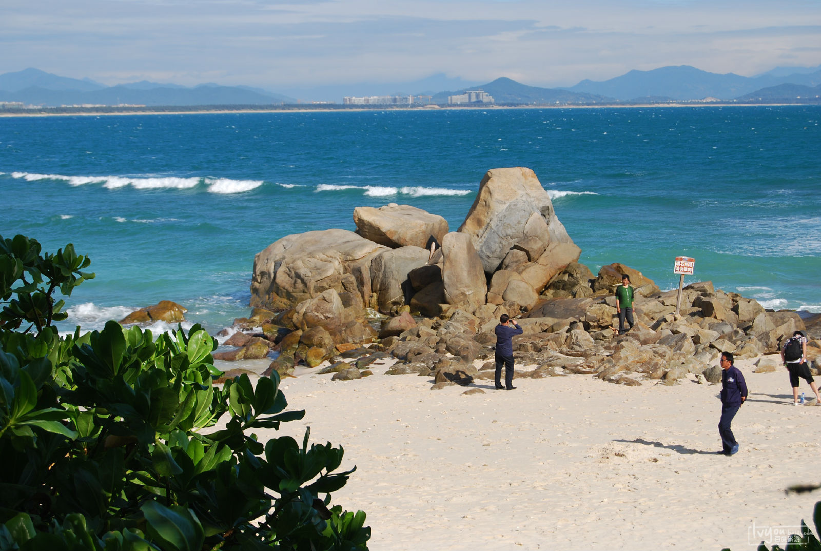  p>蜈支洲岛坐落在海南省 a target="_blank" href="/item/三亚市