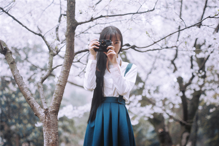  p>黄灿灿,1995年2月28日出生于湖北省赤壁市,中国内地女演员,毕业于 