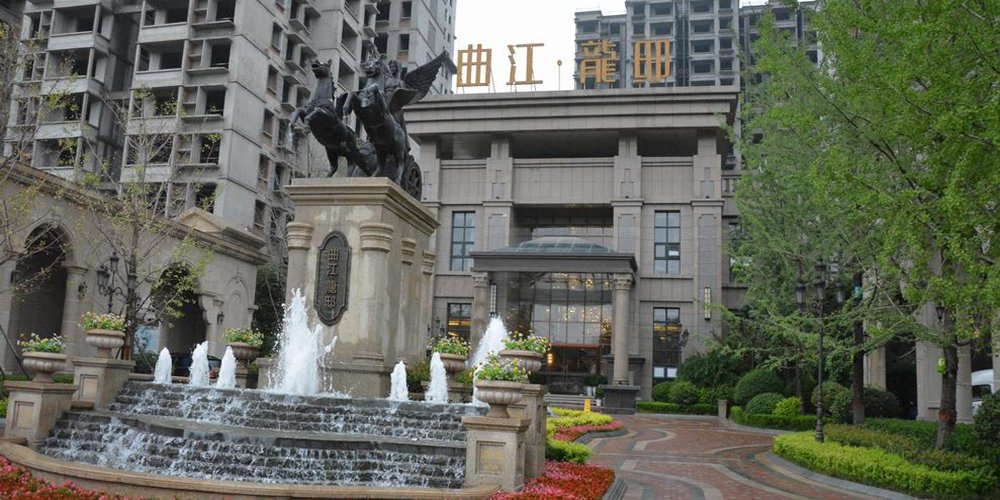 data-id="gnbhzaycuq">曲江龙邸位于雁翔路以西,南三环以北,距离西安