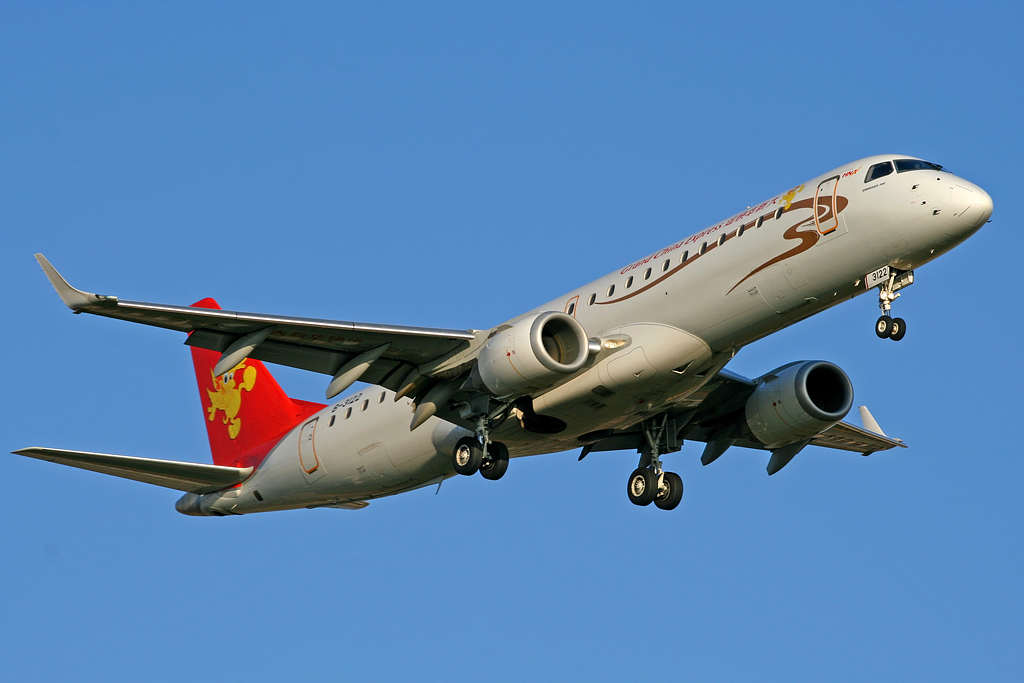  p>e190,即embraererj-190型飞机,是由世界第三大商用飞机制造商,世界