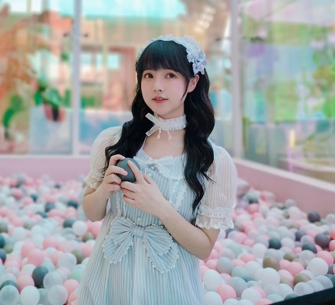  p data-id="gnvg9ukbnb">饭思思,出生于江西省