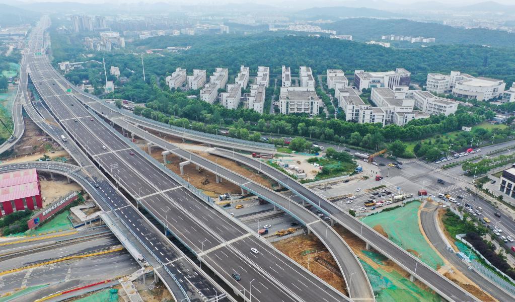  p>上海—霍尔果斯公路,简称沪霍线,是中国境内的普通公路,为中国国家