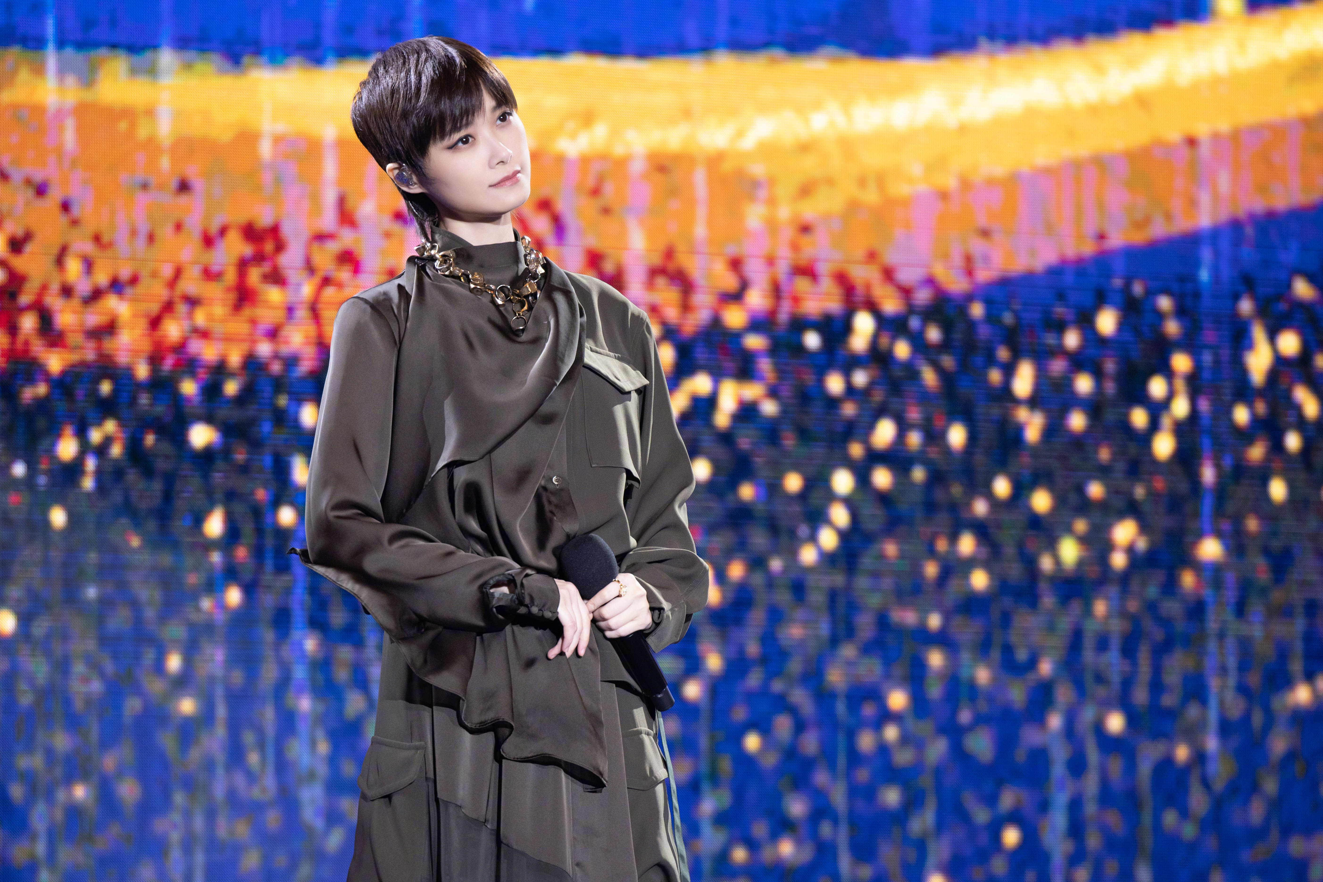  p>李宇春(chris lee),1984年3月10日出生于成都,中国流行女歌手,演员