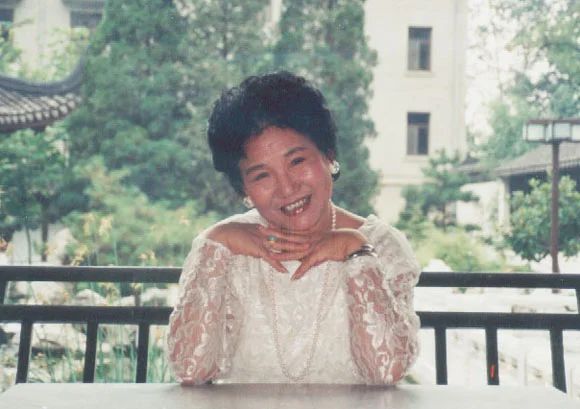 丈夫去世后，赵丽蓉为何要嫁小叔子，是心甘情愿，还是另有隐情？_百科TA说