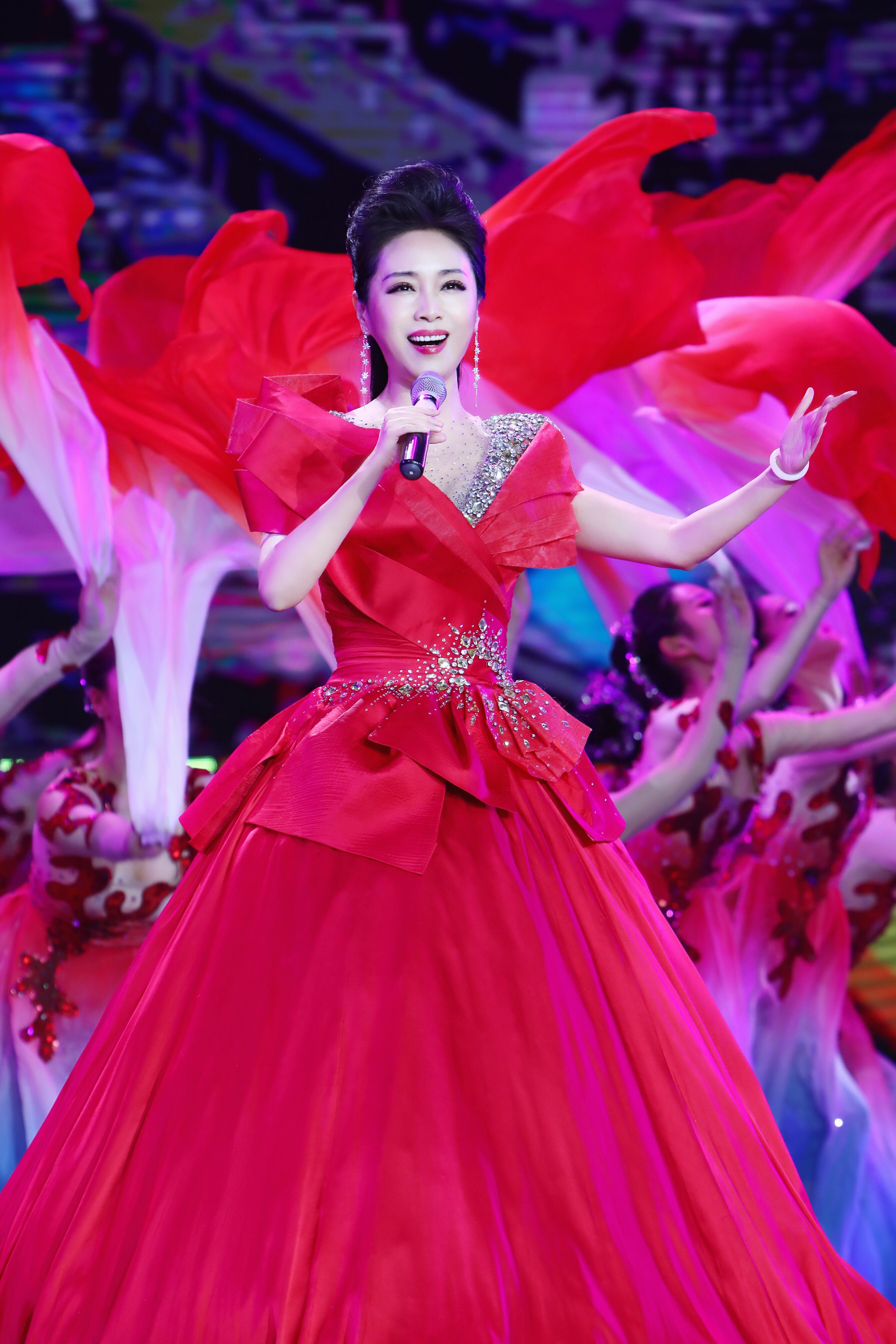 用奋斗托起梦想