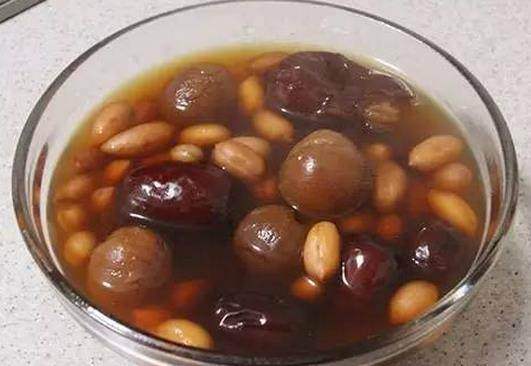 红枣桂圆花生汤