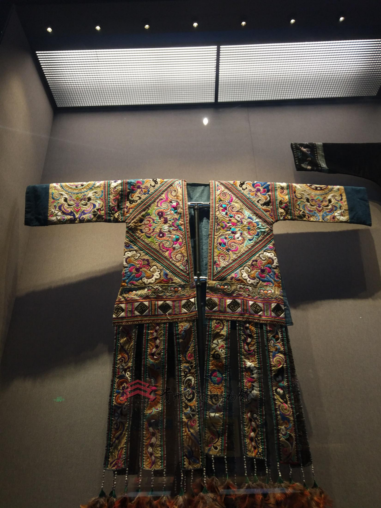 当代苗族平绣蝴蝶纹百鸟衣