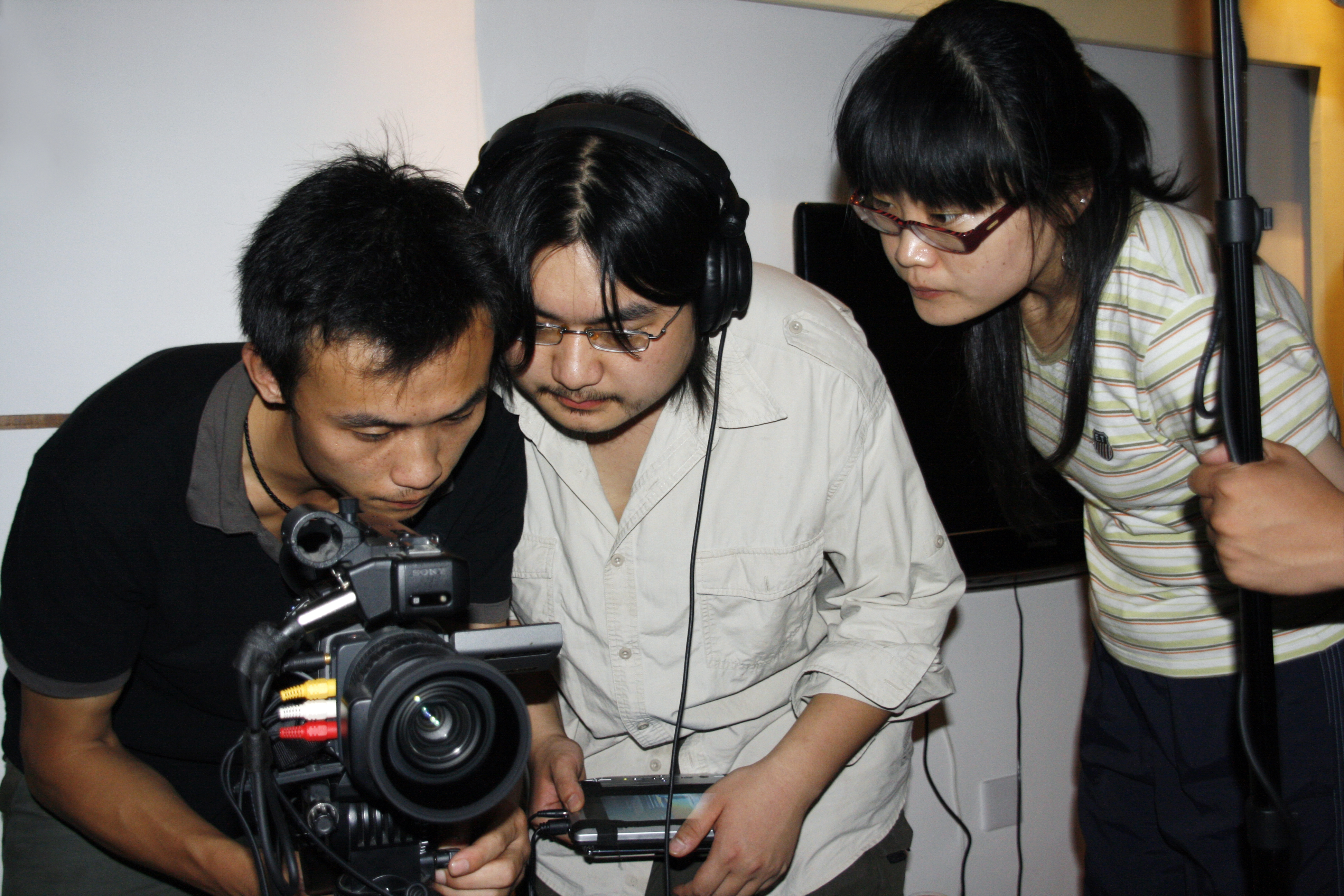 ">邓佳音,中国,男,1982年6月18日出生,毕业于天津美术学院,纪录片导演