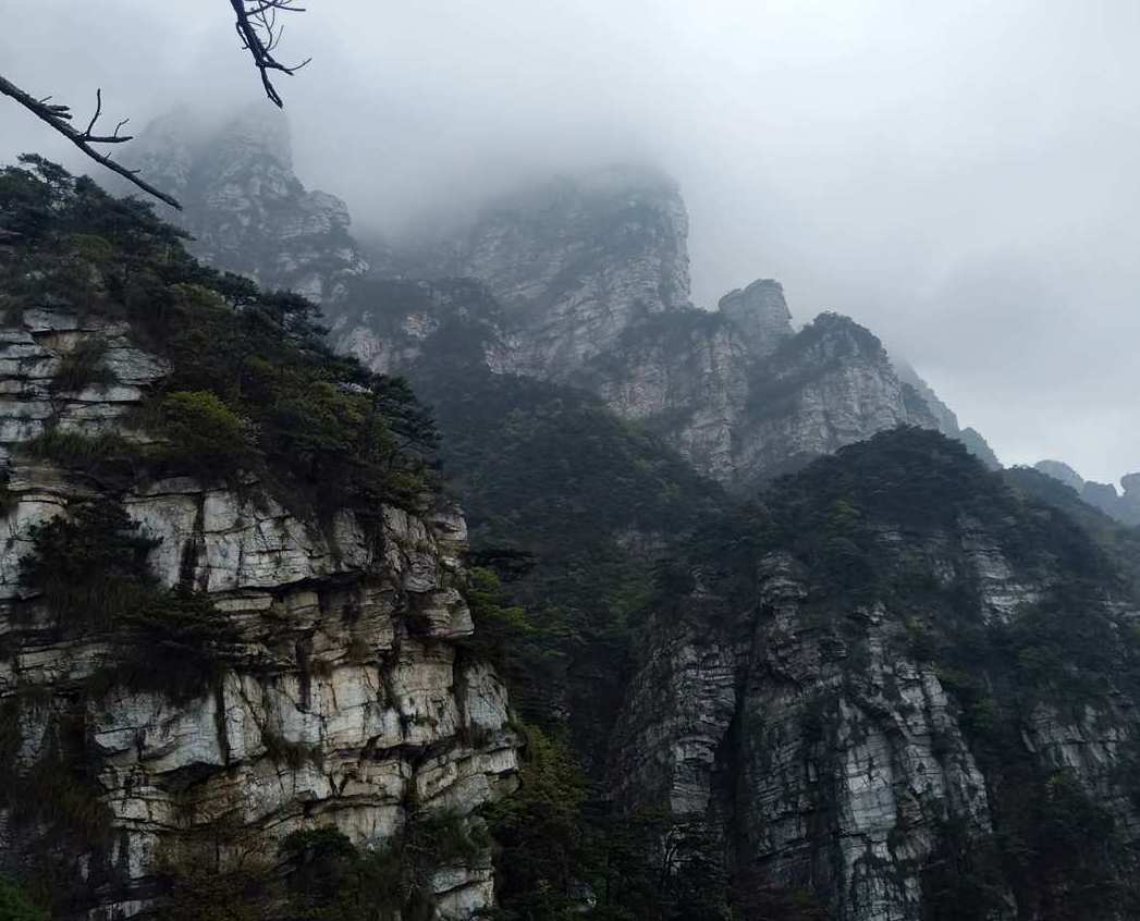 剪刀峡,位于江西省九江市庐山腹地,云中山城