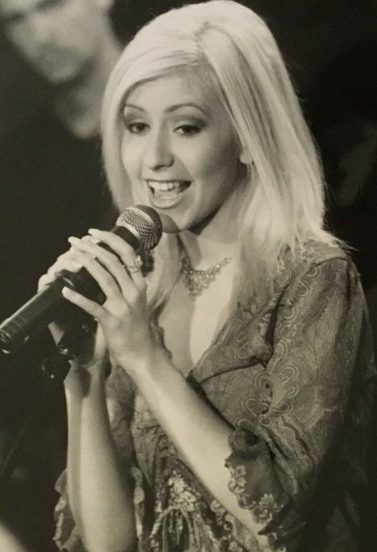 lemmaid="957862">克里斯蒂娜·阿奎莱拉 /a>发行的首张录音室专辑