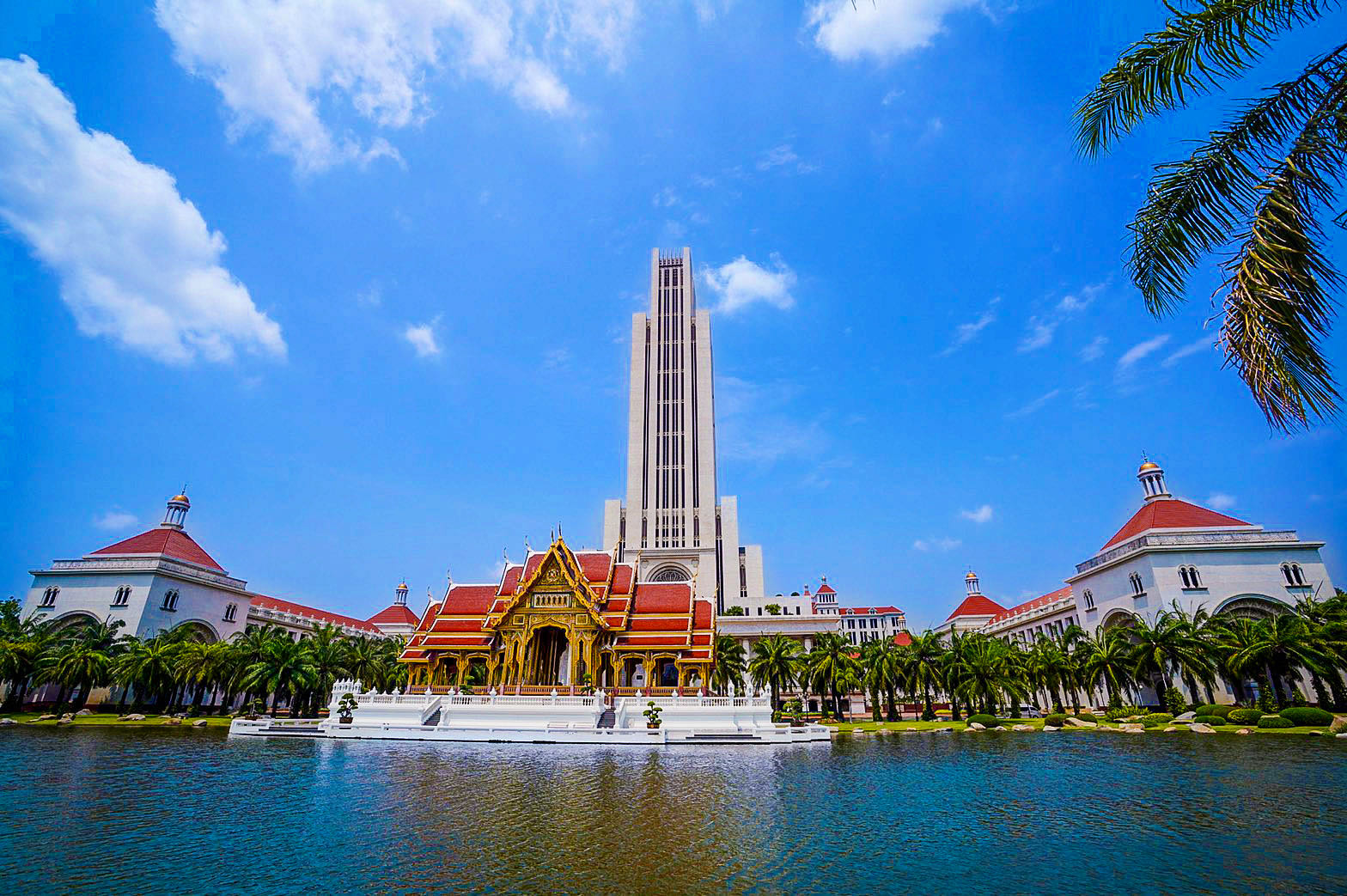 泰国易三仓大学