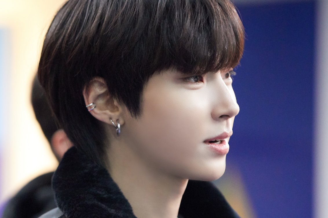  p data-id="gnwr6b7aqo">黄寅烨,1991年1月19日出生于韩国,毕业于