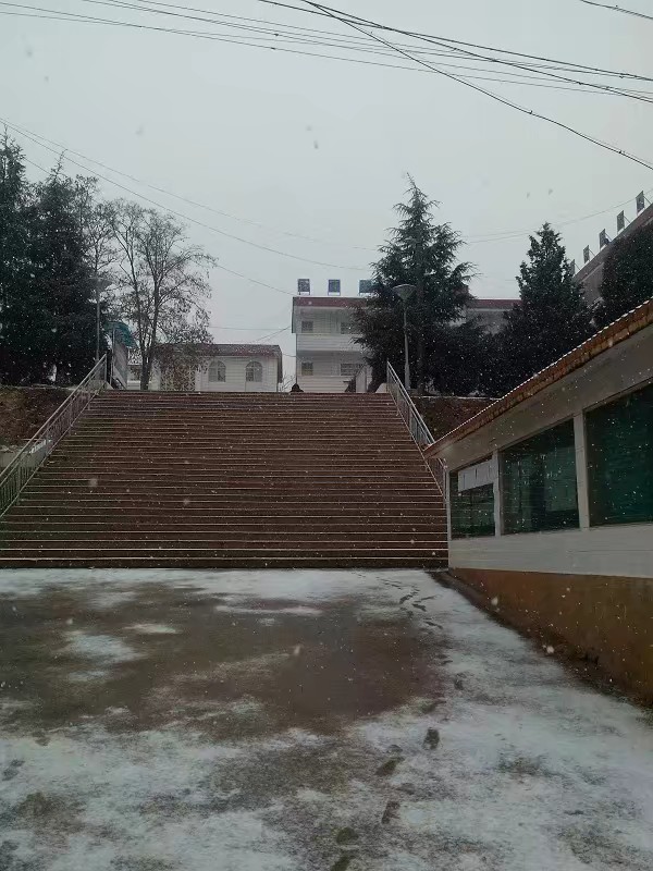 威宁县哲觉中学