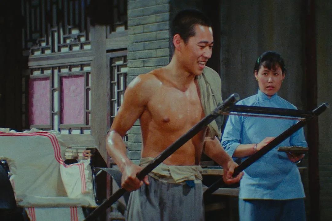 漂亮女演员殷新，曾在《骆驼祥子》中扮演小福子，还有人记得她吗_百科TA说
