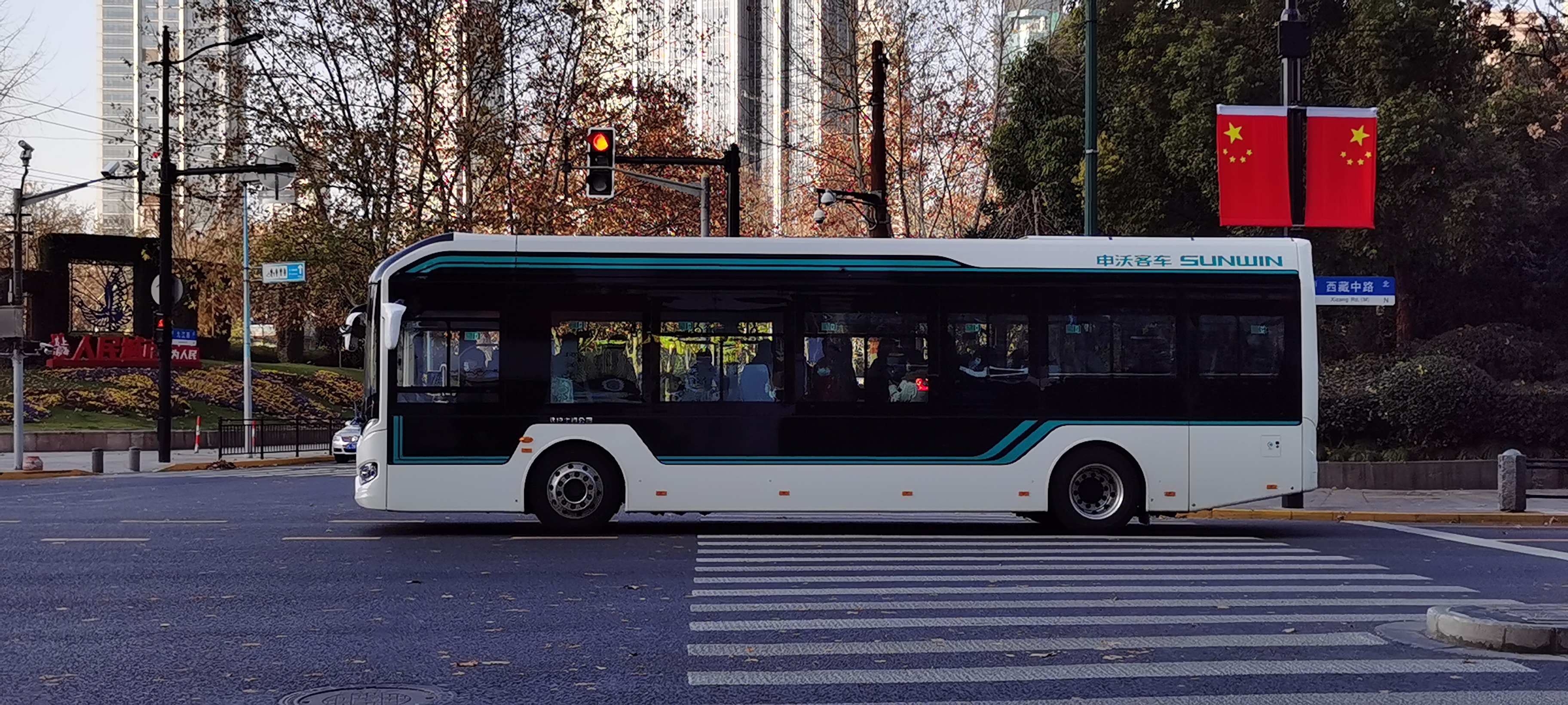  p>18路是上海市内一条公共汽车线路.