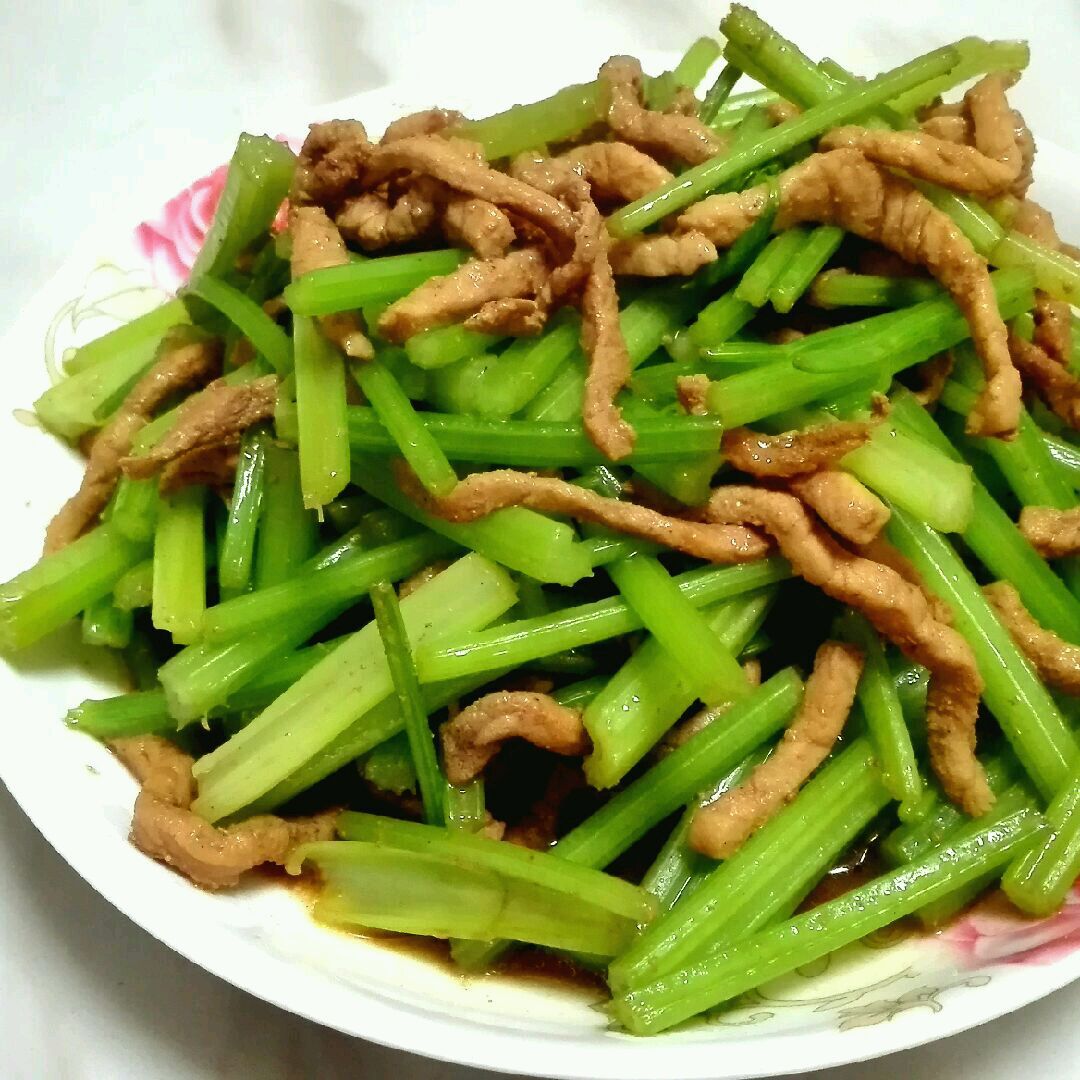  p>芹菜炒肉片是一道由猪肉(瘦), a target="_blank" href="/item