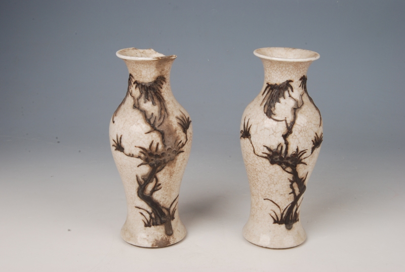 清积纹堆花瓷瓶