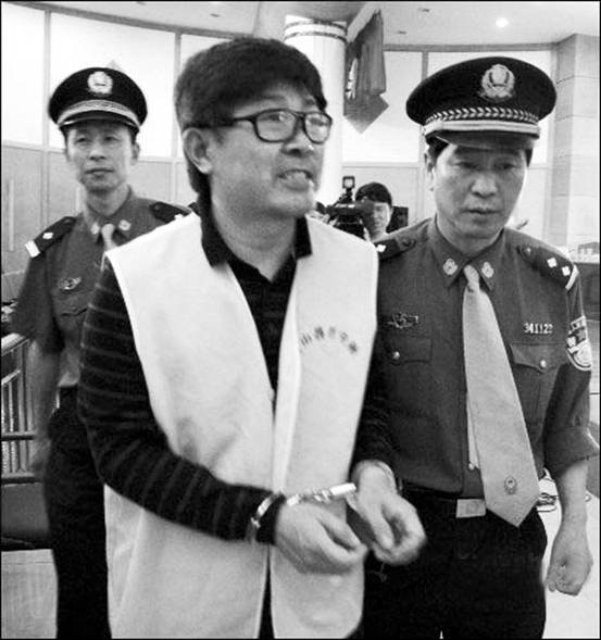  p>杨枫,原安徽省宣城市委副书记,2006年案发时时年49岁,在1994年到