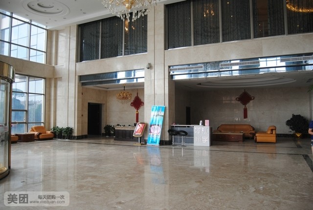  p>天时大酒店位于西路桥大道555号天时大厦,是一家纯餐饮酒店.