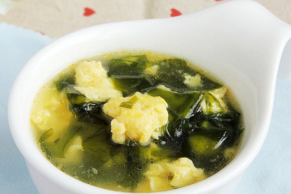  p>裙带菜汤属于羹/汤,主要原料是海藻,口味是鲜,工艺是煮,难度属于