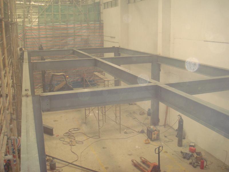  a href="#" data-lemmaid="10246718">型钢 /a>焊接成纵横交错的钢网