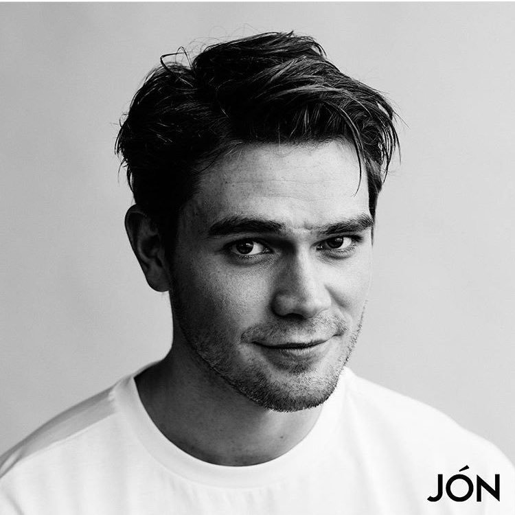 fitzgerald apa) /i>,1997年6月17日出生于新西兰奥克兰,新西兰男演员