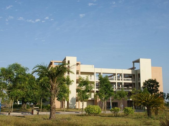  p>阳江市第一中学是一所公办全日制高级中学,是阳江市教育的龙头和