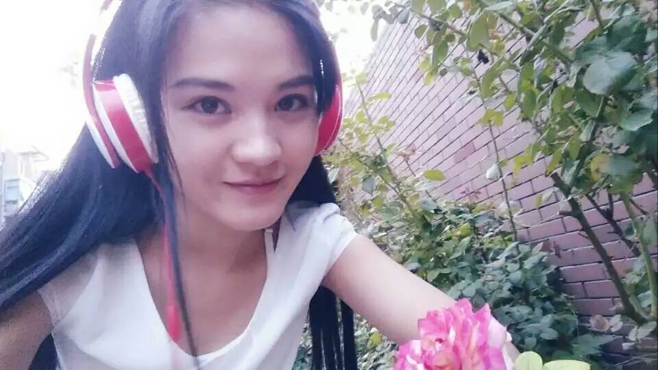  p>夏月,1994年10月1日出生于江苏苏州,中国内地女演员,代表作品:《 a