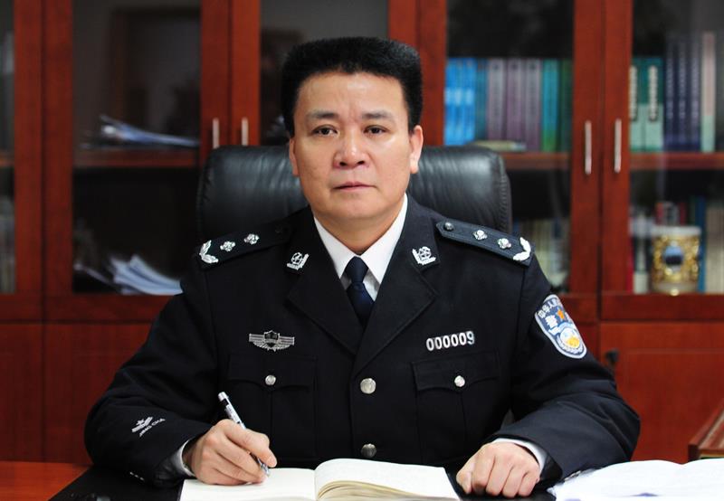  /p> p>现任贵州省人大常委,省人大法制委员会主任委员,省公安厅党委