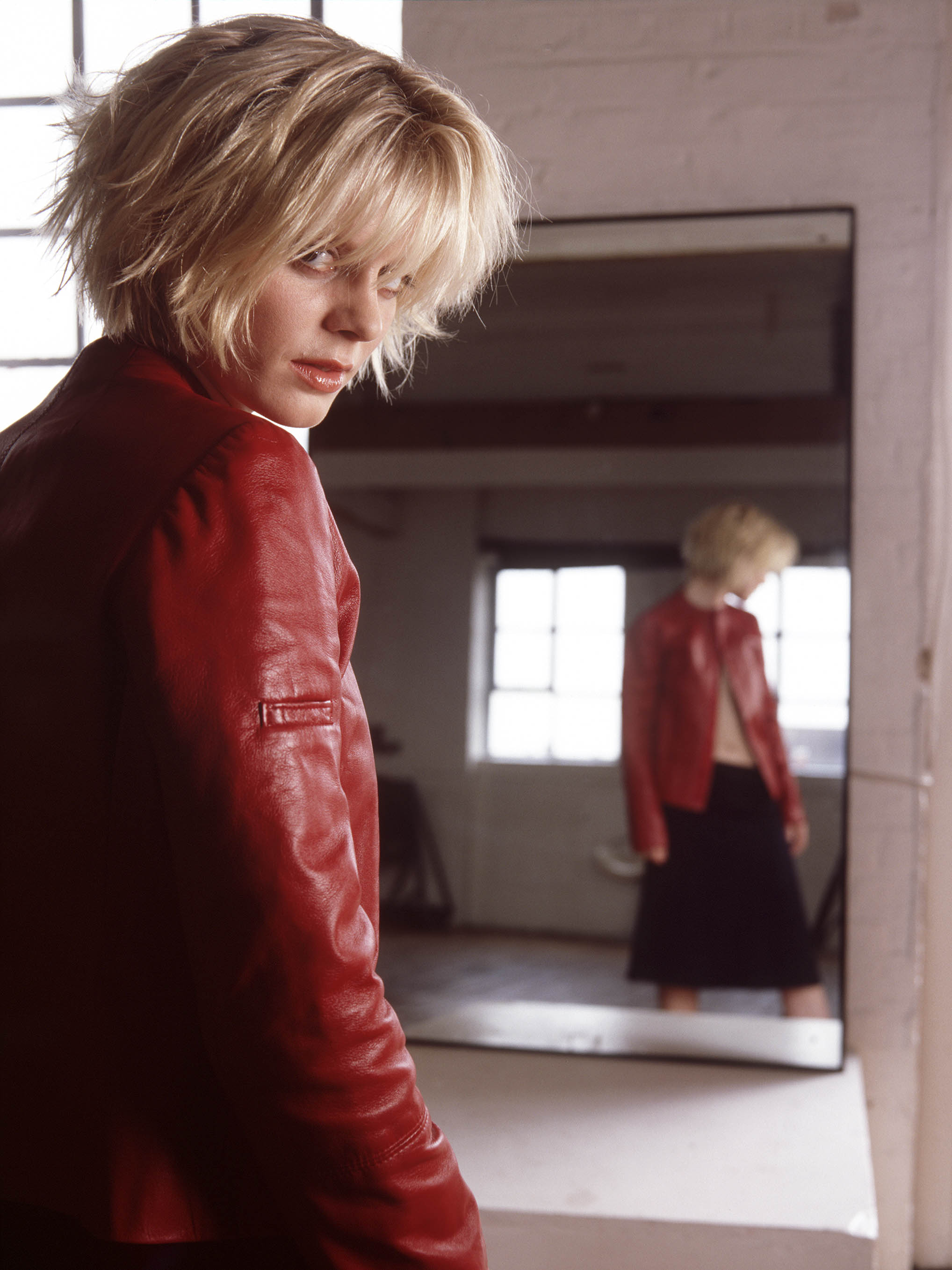  p data-id="gnwyiubf4t">艾米丽雅·福克斯(emilia fox),1974年7月31