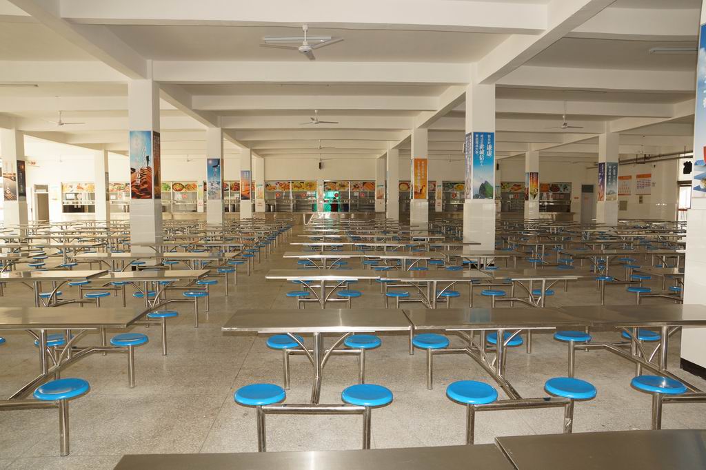  p>河南省修武县第一中学,简称修武一中,创建于1928年,坐落于豫北城市