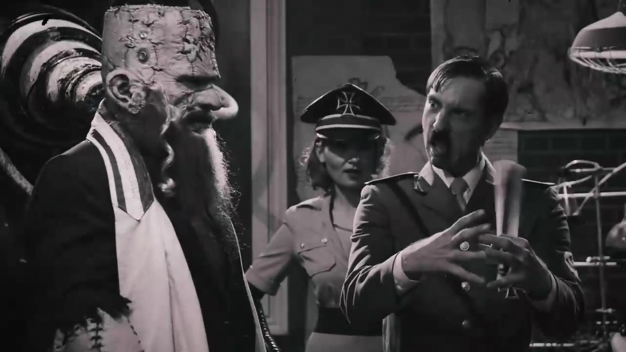  p>《惊叫大电影》是由 a target="_blank" href="/item/亚当·格林